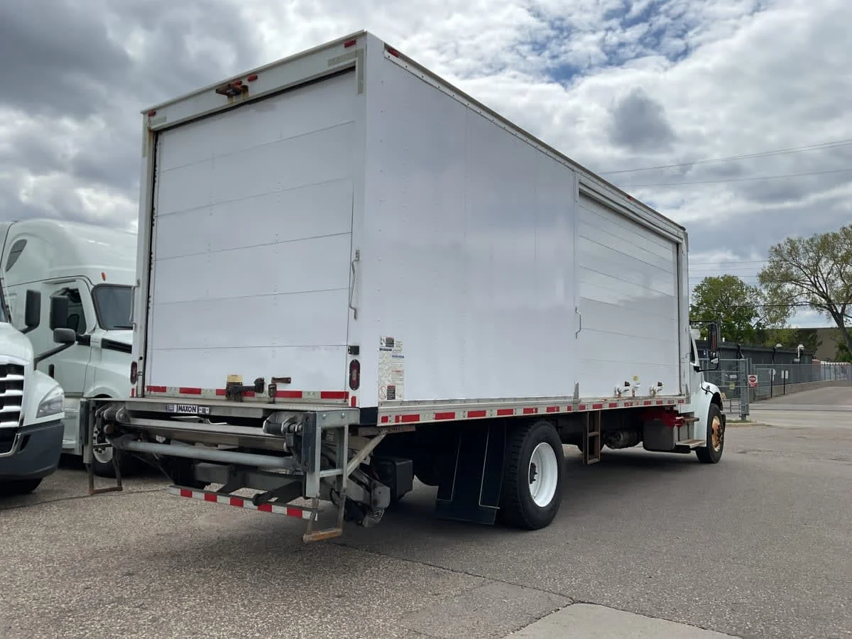 2019 Freightliner M2 106 in Minneapolis, MN — photo 4