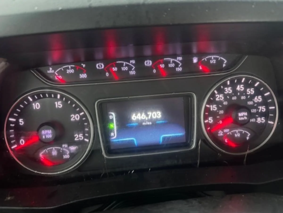 2019 International LT - image 11