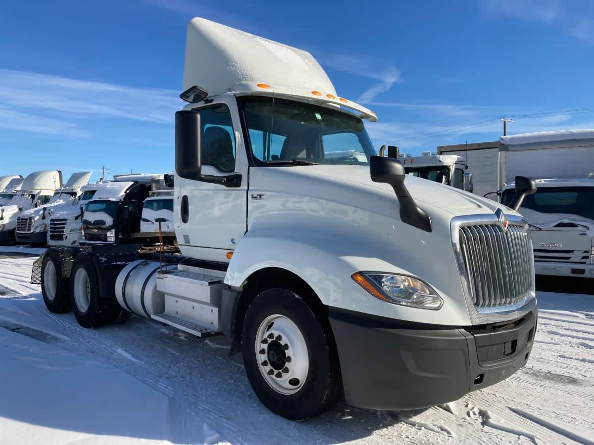 2019 International LT in Springfield, MA — photo 3