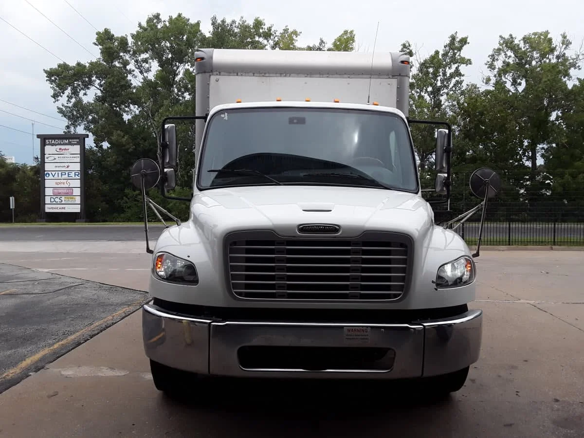 2019 Freightliner M2 106 in Kansas City, MO — photo 2