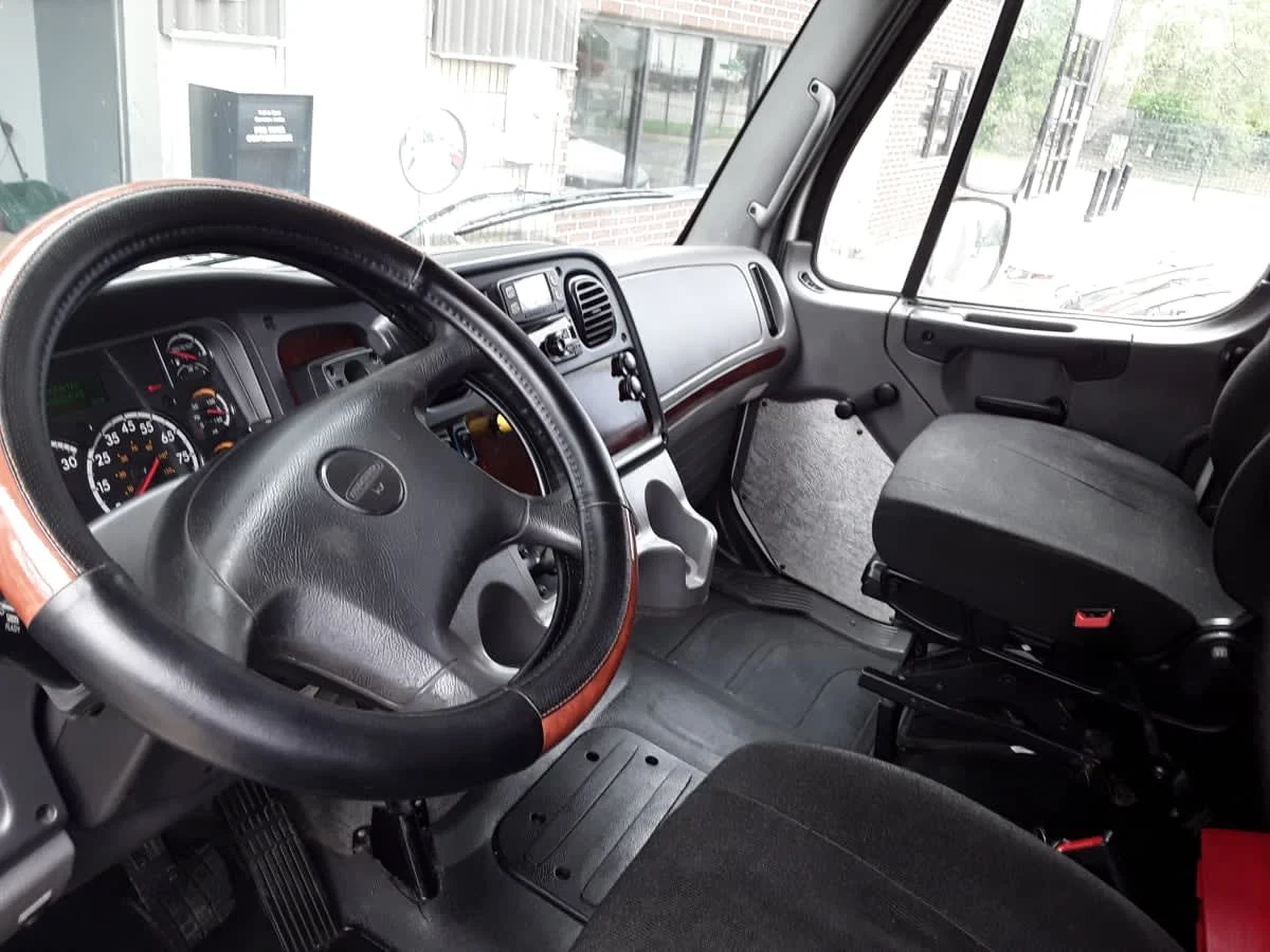 2019 Freightliner M2 106 in Kansas City, MO — photo 7