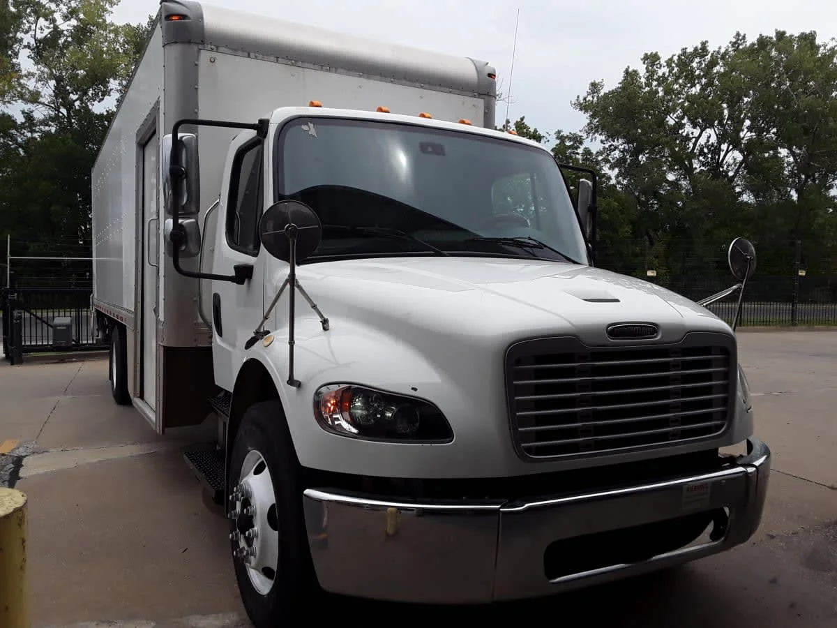 2019 Freightliner M2 106 in Kansas City, MO — photo 3