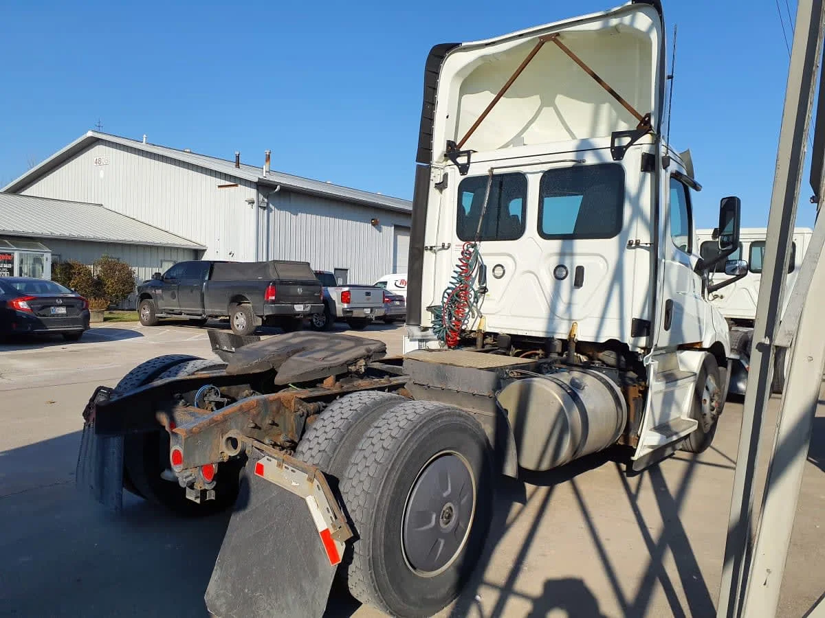 2020 Freightliner Cascadia in Indianapolis, IN — photo 4