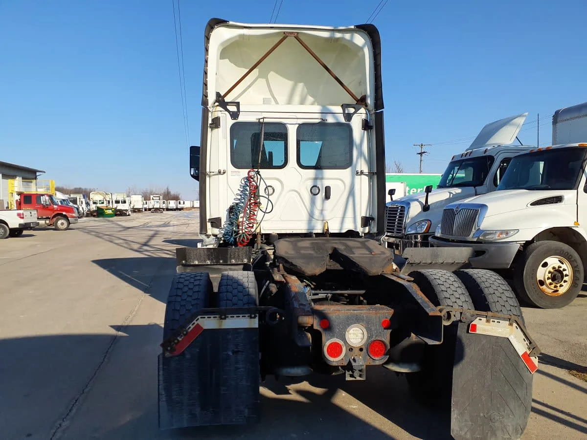 2020 Freightliner Cascadia in Indianapolis, IN — photo 5