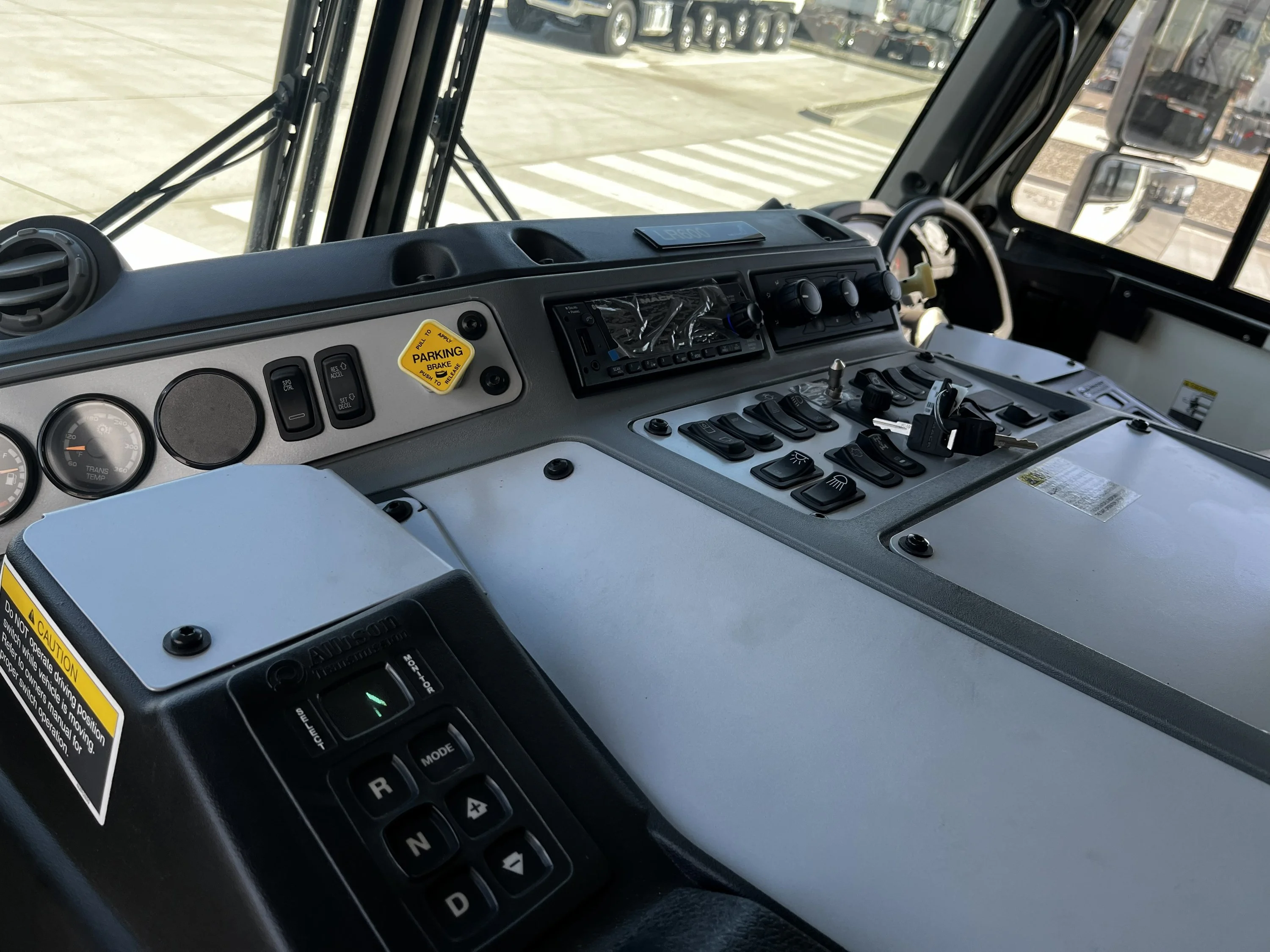 2025 Mack LR in Tolleson, AZ — photo 10