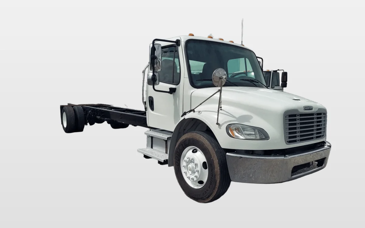 2019 Freightliner M2 106 - image 1