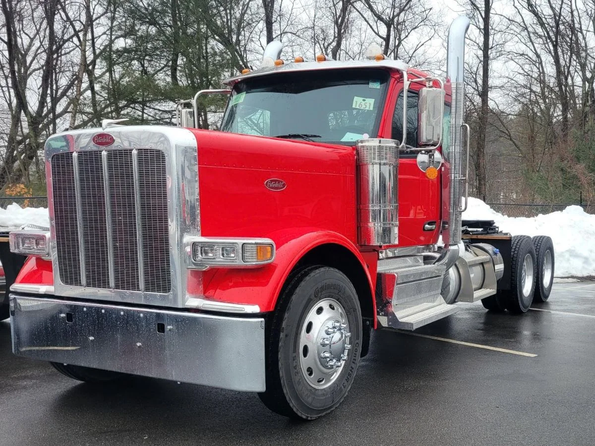 2027 Peterbilt 589 in Plainville, MA — photo 2