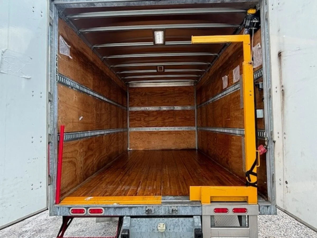 2019 International 4300 in St. Rose, LA — photo 5