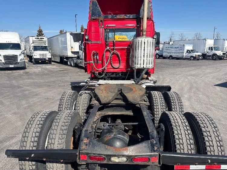 2012 Volvo - image 6