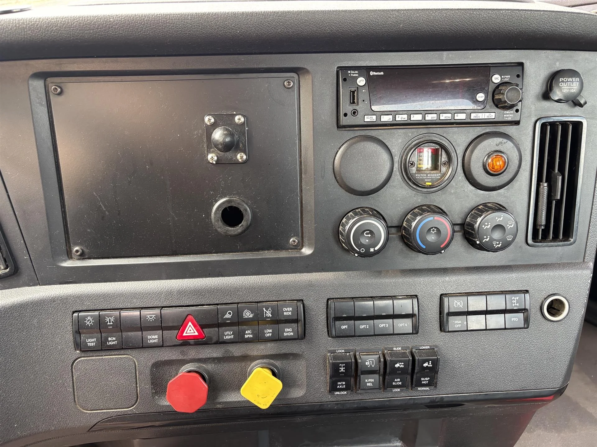 2023 Freightliner Cascadia — photo 6