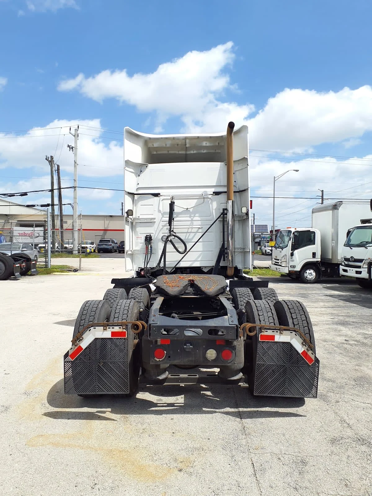 2020 Volvo VNR 640 in Miami, FL — photo 5