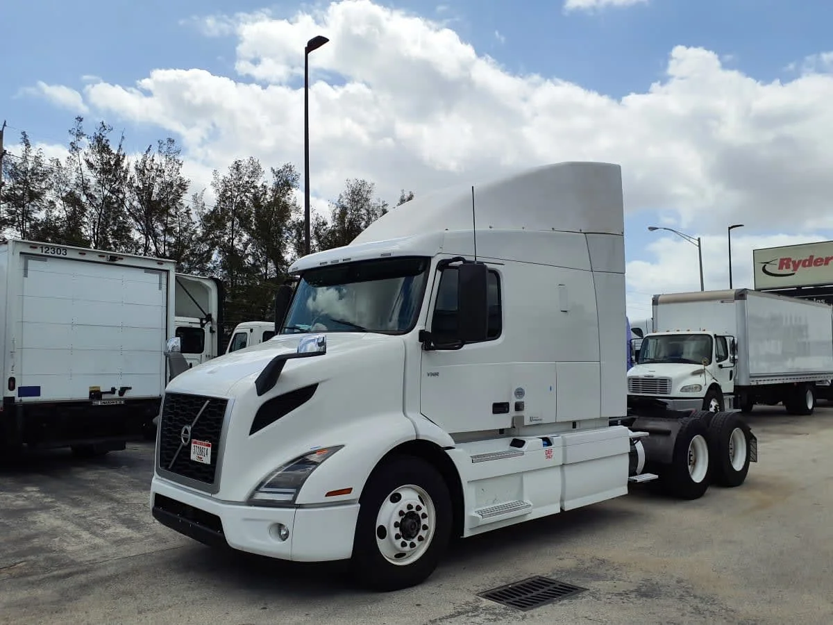 2020 Volvo VNR 640 in Miami, FL