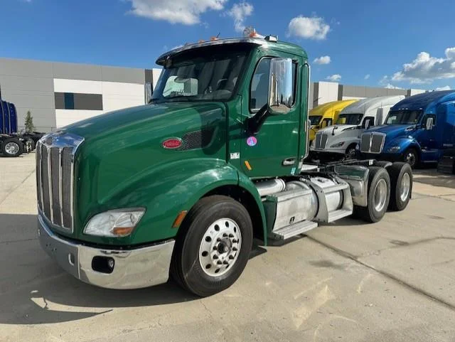 2019 Peterbilt 579 - image 11