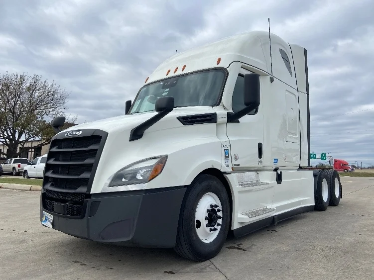 2023 Freightliner Cascadia - image 3