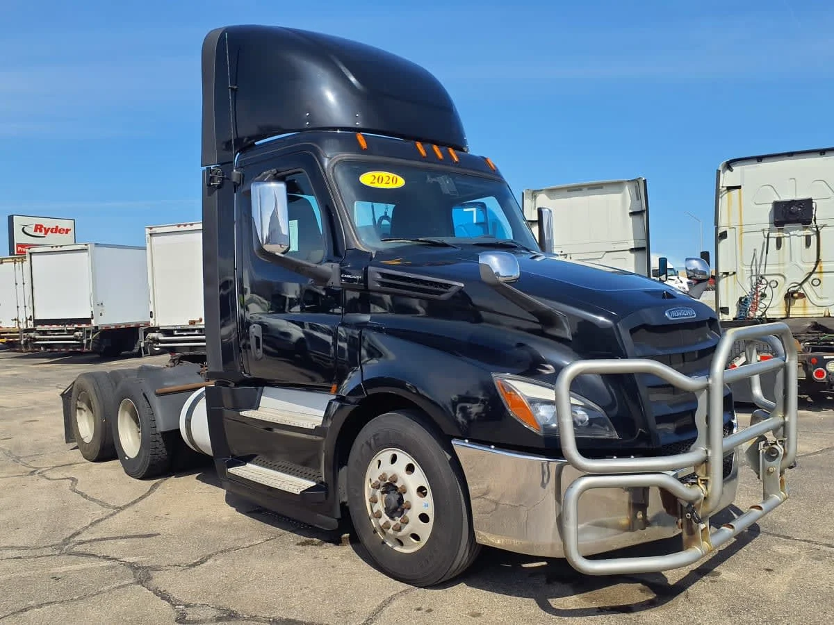 2020 Freightliner Cascadia in Oak Creek, WI — photo 3