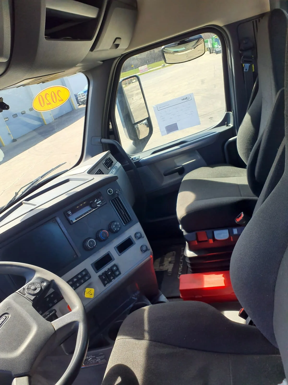 2020 Freightliner Cascadia in Oak Creek, WI — photo 7