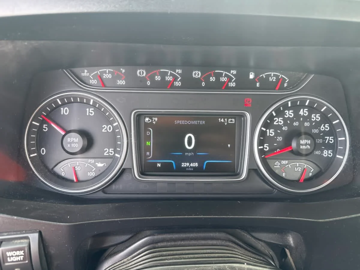 2020 International LT in Taylor, MI — photo 11