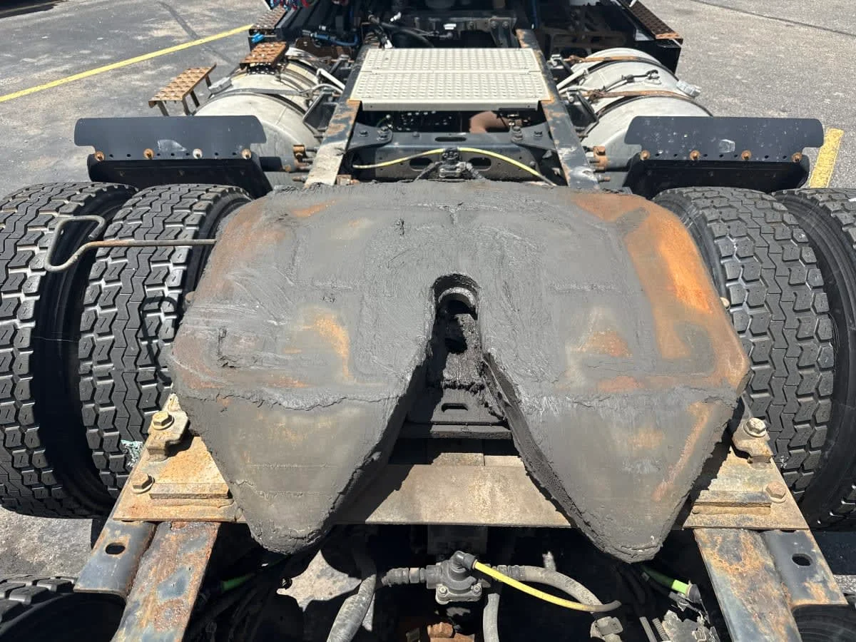 2020 International LT in Taylor, MI — photo 10