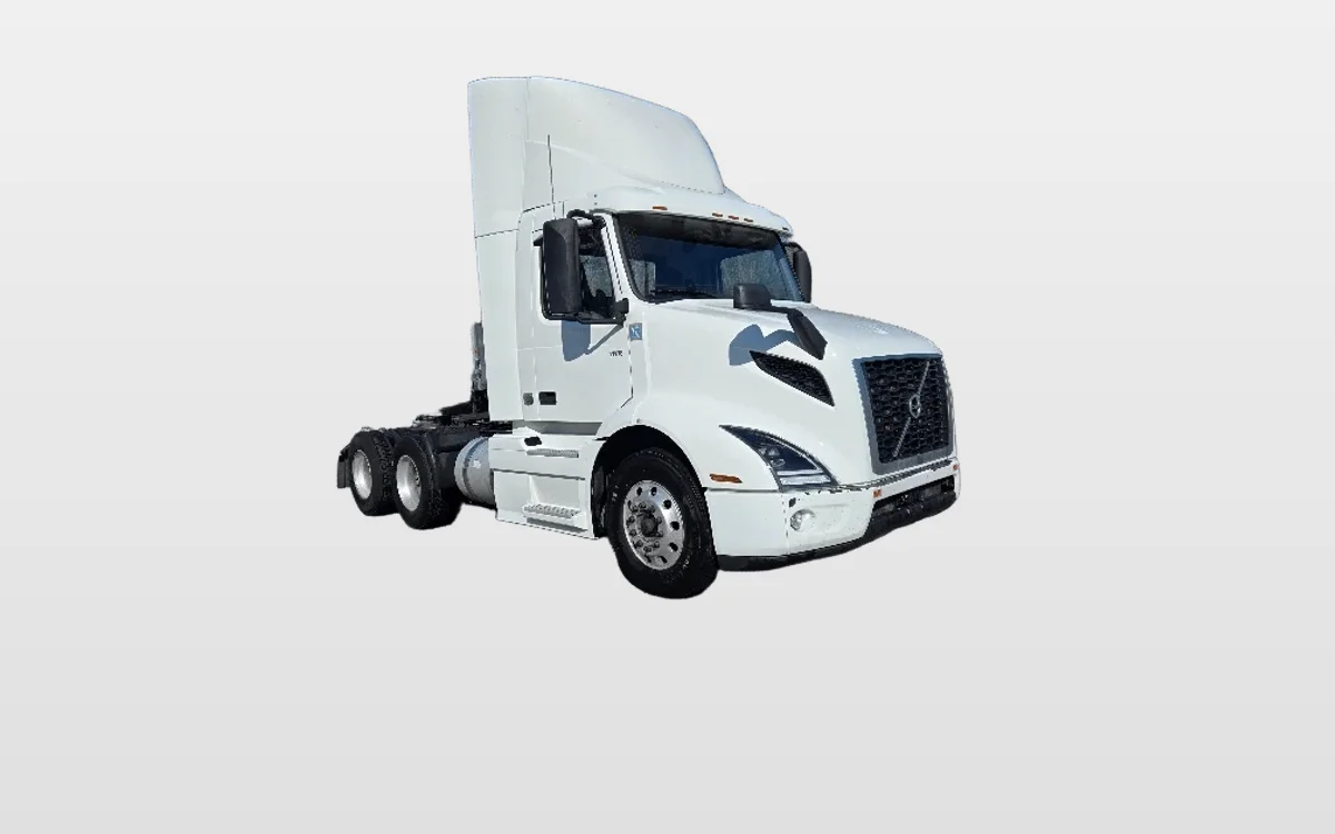 2021 Volvo VNR 640 - image 1