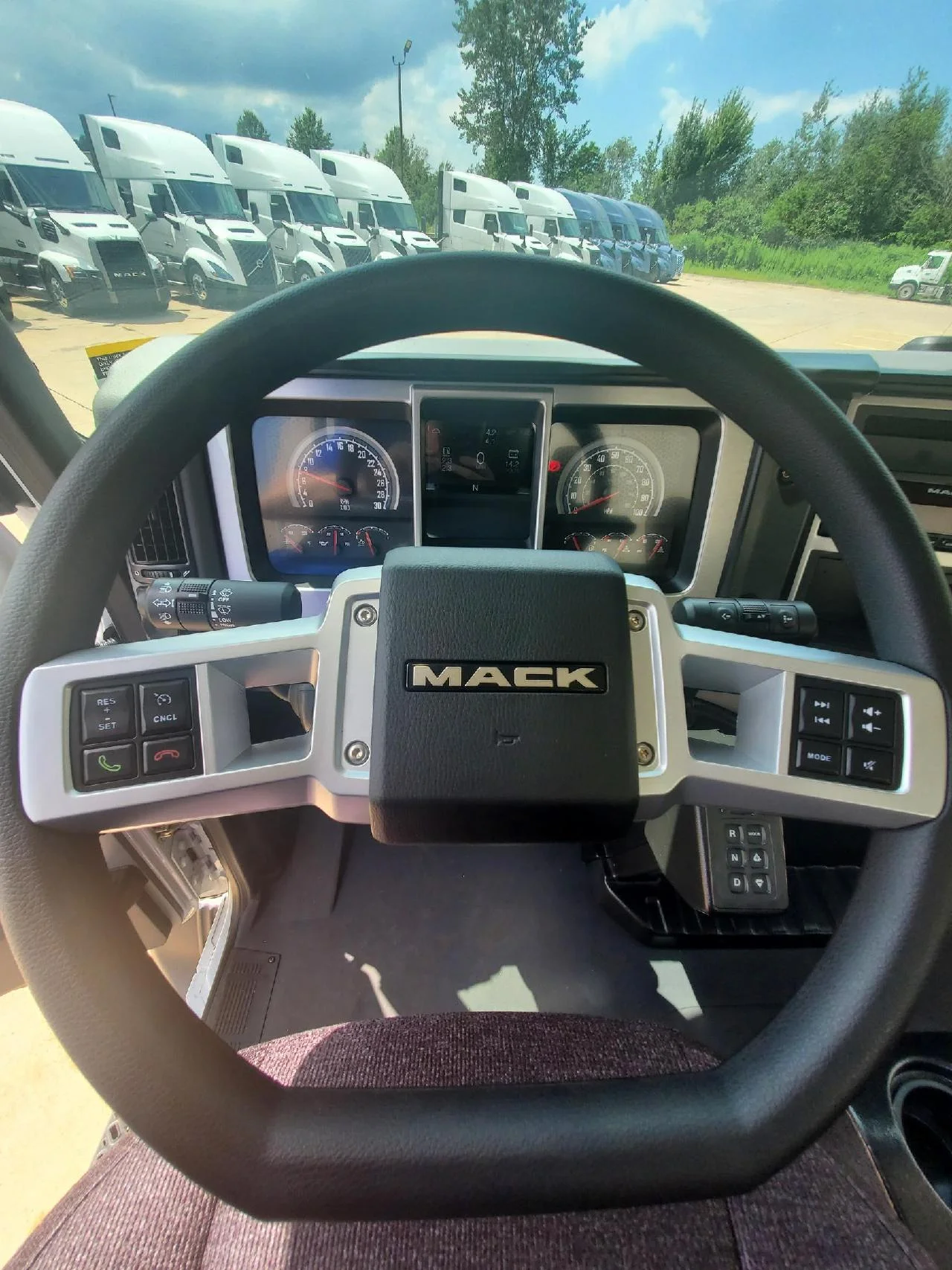 2027 Mack in Erie, PA — photo 9