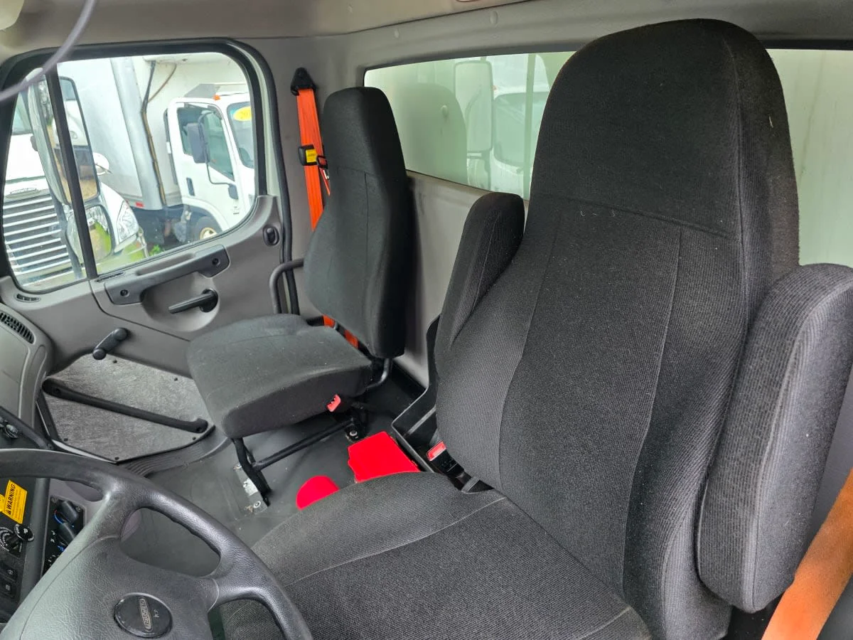 2019 Freightliner M2 106 - image 8