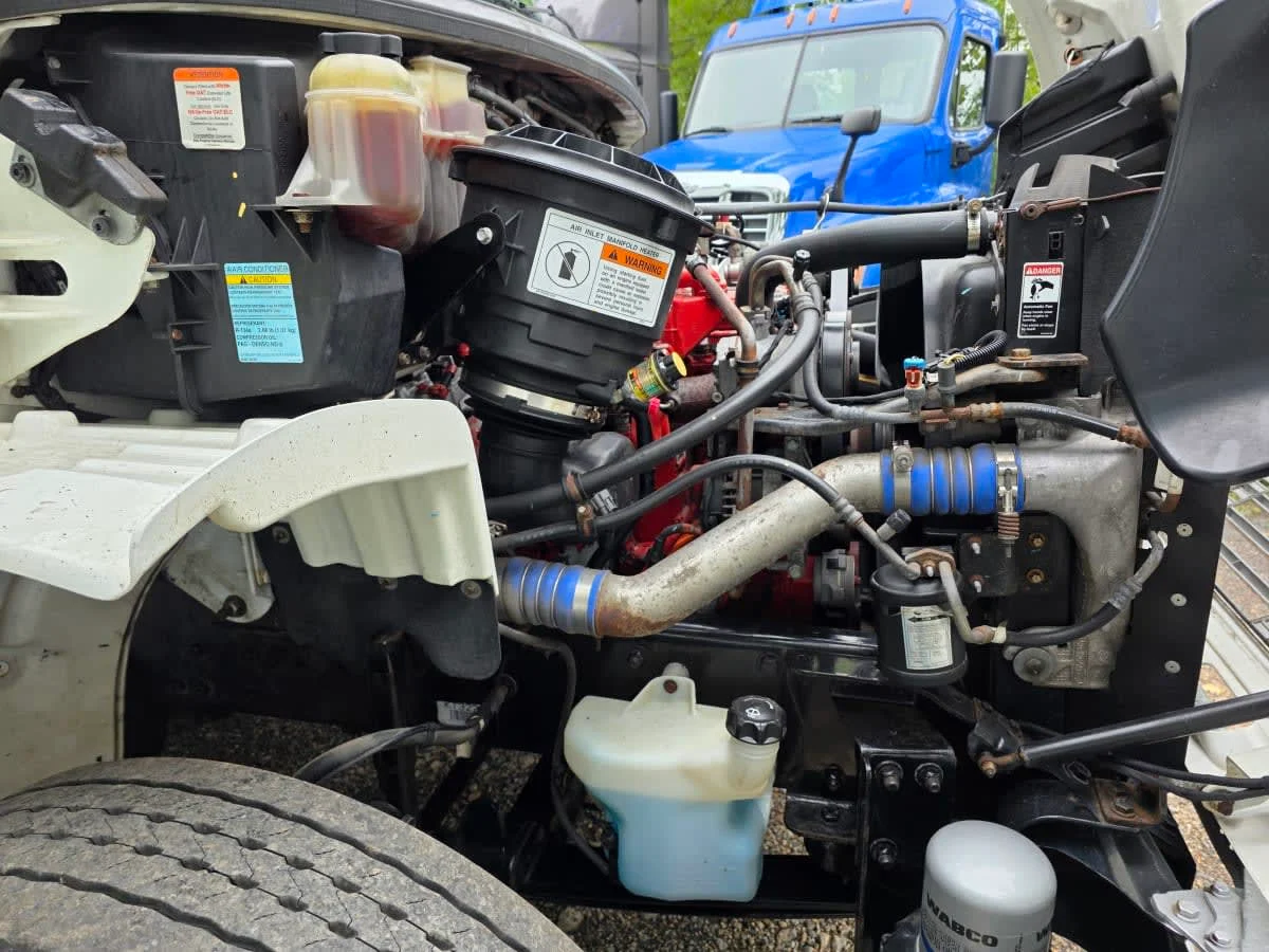 2019 Freightliner M2 106 - image 17