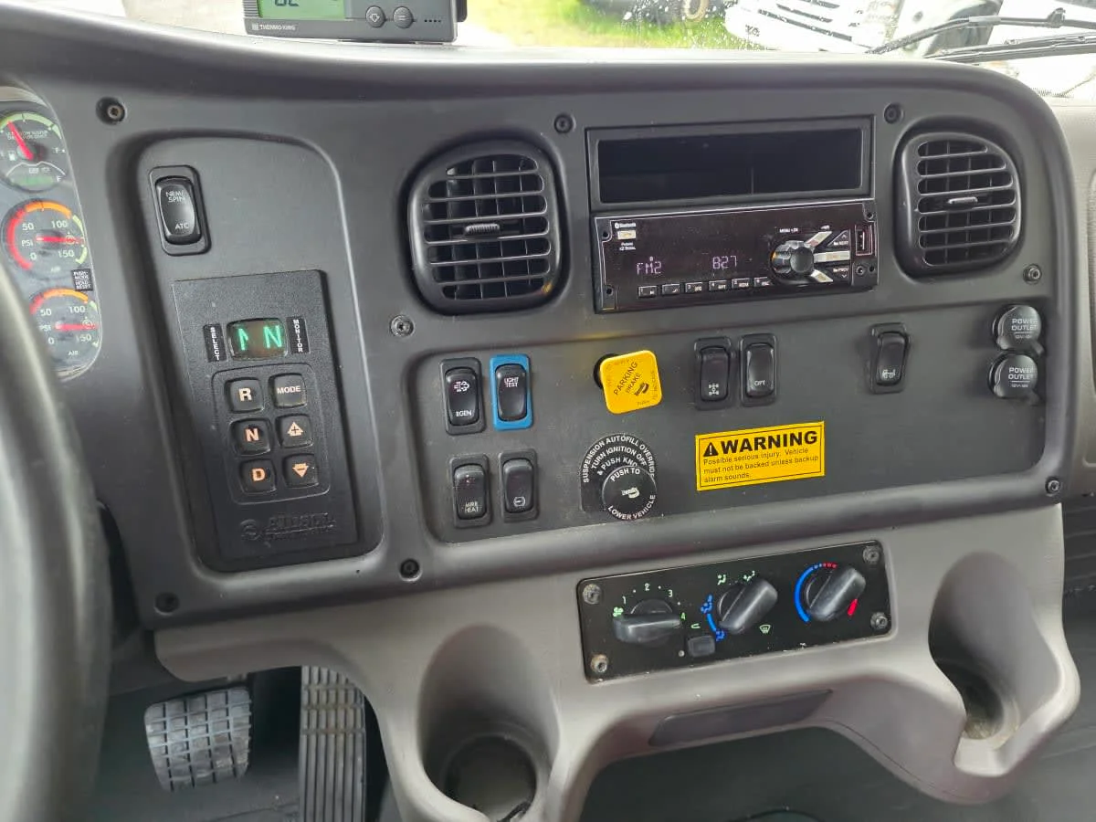 2019 Freightliner M2 106 - image 12