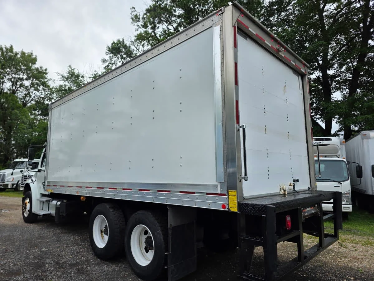 2019 Freightliner M2 106 - image 6