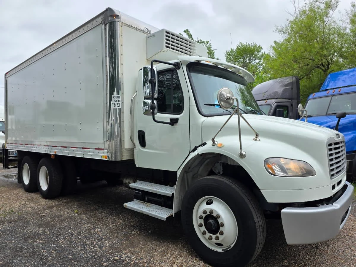 2019 Freightliner M2 106 - image 3