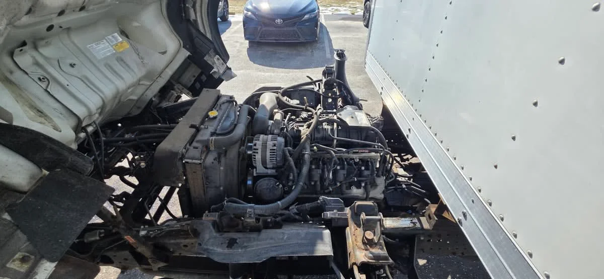 2015 Isuzu NPR - image 9