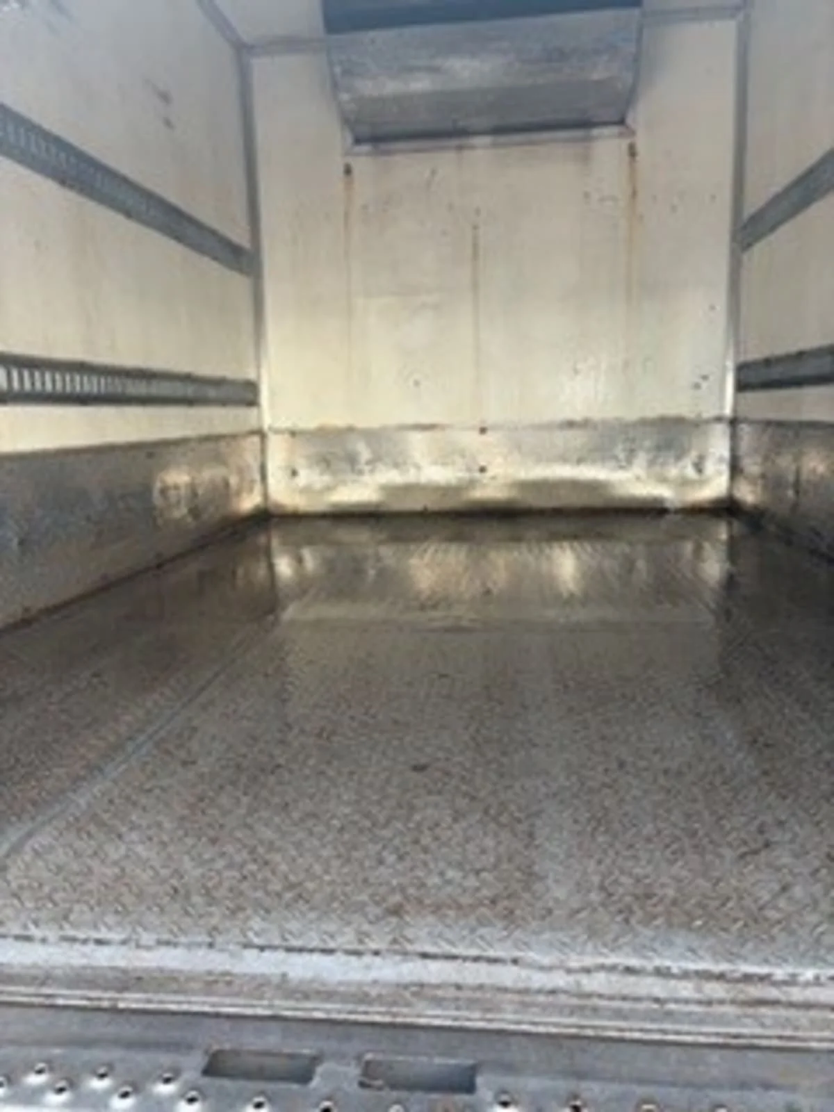 2020 Isuzu NQR in Kapolei, HI — photo 9
