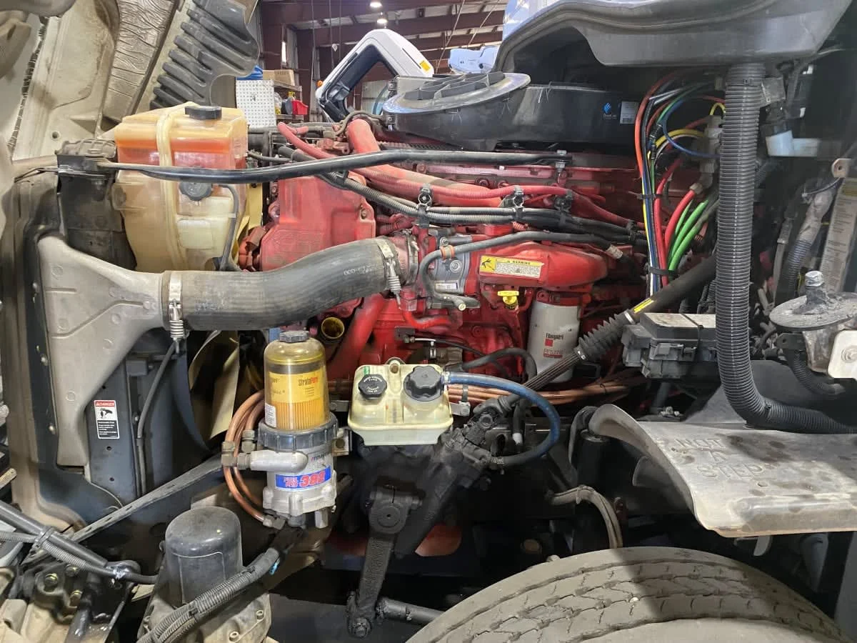 2016 Freightliner Cascadia - image 8