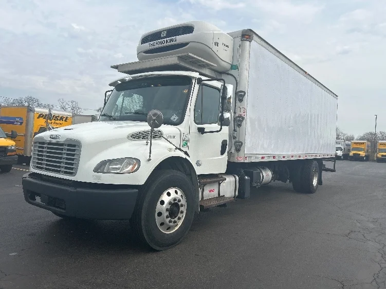2019 Freightliner M2 106 - image 3