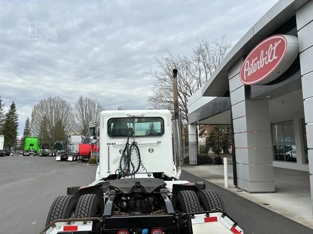 2018 Peterbilt 337 - image 8