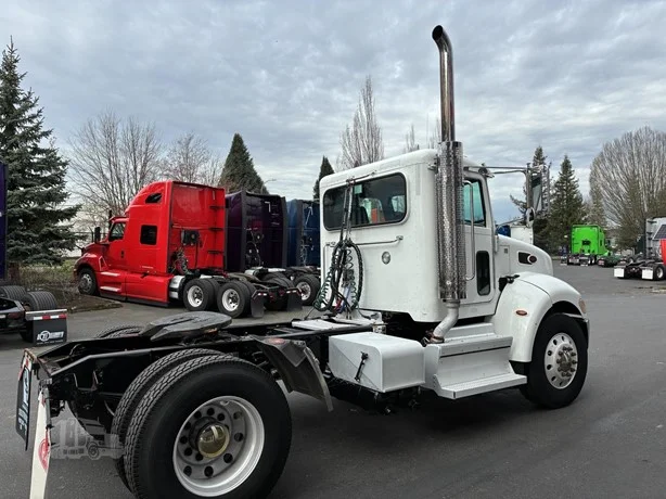 2018 Peterbilt 337 - image 7
