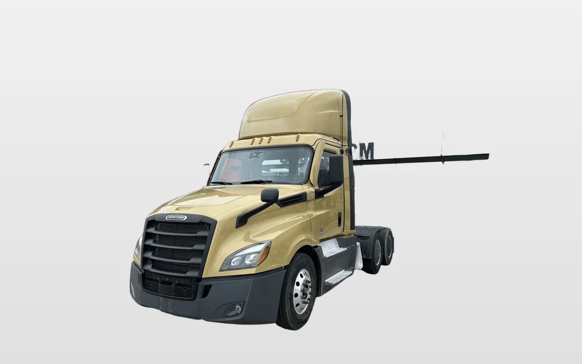 2020 Freightliner Cascadia - image 1