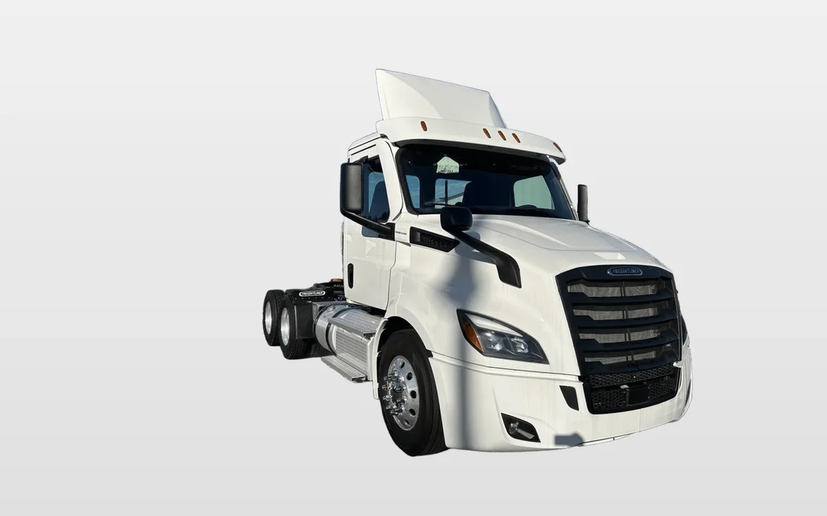 2025 Freightliner Cascadia - image 1