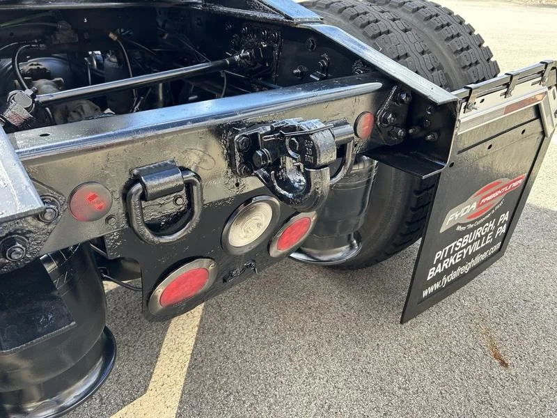 2015 Freightliner Cascadia - image 8