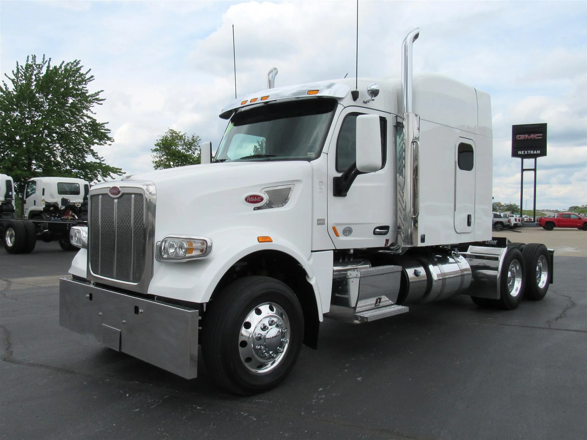 2020 Peterbilt 567 in Kansas City, MO