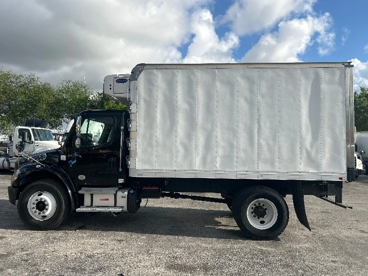 2019 Freightliner M2 106 - image 4
