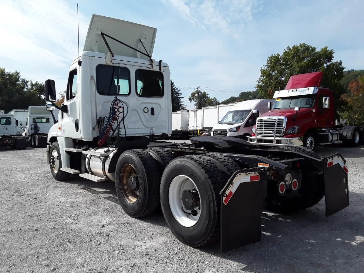 2019 Freightliner Cascadia in Pittsburgh, PA — photo 6
