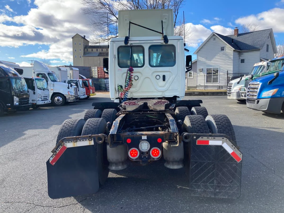 2020 Freightliner Cascadia - image 5