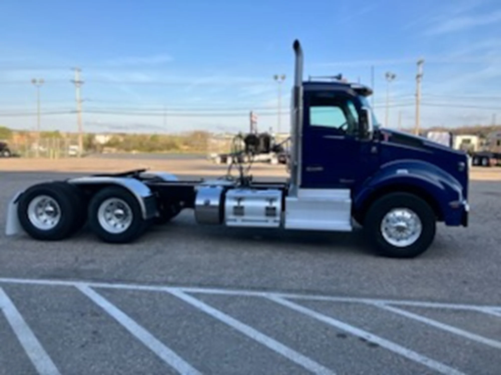 2016 Kenworth T880 - image 4