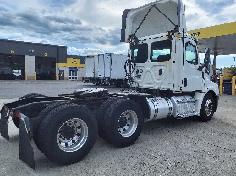 2020 Freightliner Cascadia in Norton, MA — photo 7