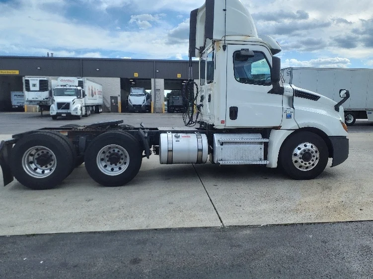 2020 Freightliner Cascadia in Norton, MA — photo 8