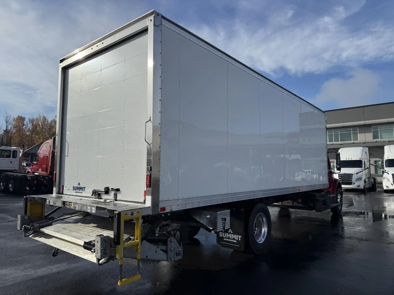 2025 Freightliner eM2 in Coburg, OR — photo 5