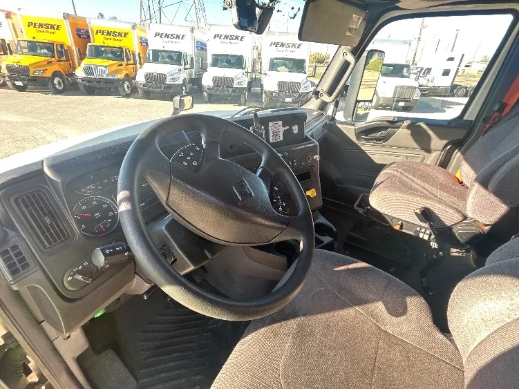 2023 International LT - image 10