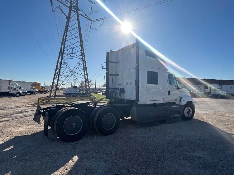 2023 International LT - image 7