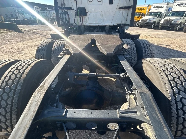 2023 International LT - image 6