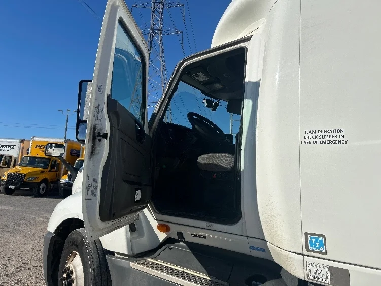 2023 International LT - image 9